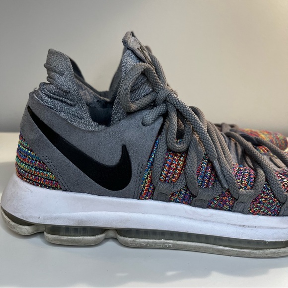Men’s size 9 The KD 10 features a Zoned Flyknit upper sneaker - Picture 2 of 6